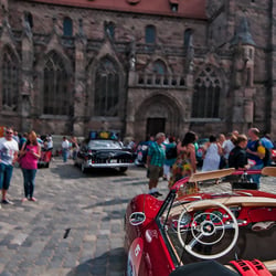 Porsche 356 vor Sebalduskirche Nürnberg