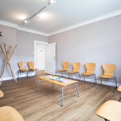 Corporate Design für Arztpraxis am Gemeindepark – Wartezimmer