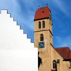 Kirche_Hinter_Haus