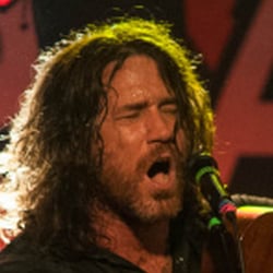 Chuck Ragan live im SO36 in Berlin.