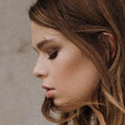 Fotografie: Jana Jukebal Model: Lara-Joy Gerstler MUA: Kristina Velko Styling: Charlotte Gottfried