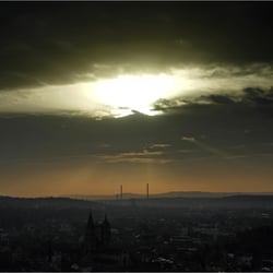 im Hintergrund das Kraftwerk in ES-Zell