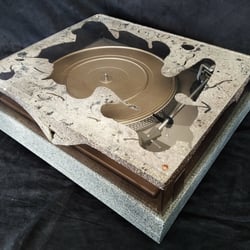 Turntable / Plattenspieler ‚The dancing Gost of the Sea‘ j
