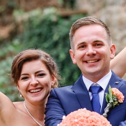 Hochzeitspaar vor dem Schloss in Laubach