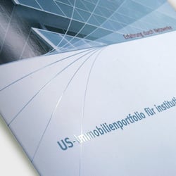 Imagebroschüre Detail Titel mit partieller Spotlackierung
