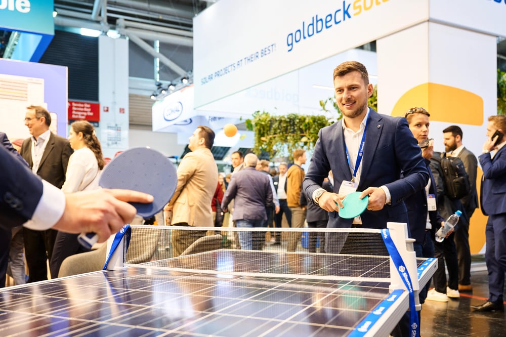 Witzige Präsentation von Solarpanelen