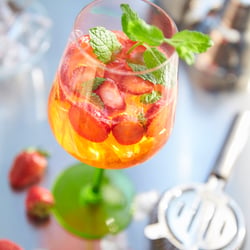 Marius Prions Photo FOOD / Drinks, Erdbeeren, Minze