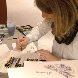 Kristin Tessen beim Live Painting in der Hermès Boutique Hamburg