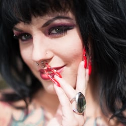 Vampir Styling für Nageldesign Werbung