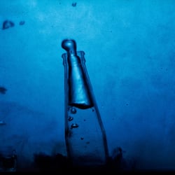 Wasser, Farbe und Glas