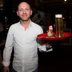 Zu Euren Diensten