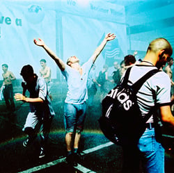 „Let´s have a shower“ – Loveparade Berlin 1999