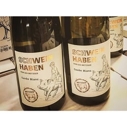 Metzger Schwein Haben by Lea Metzger – Wein Etikett Illustration