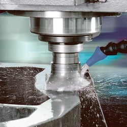 Fräsmaschine in Aktion