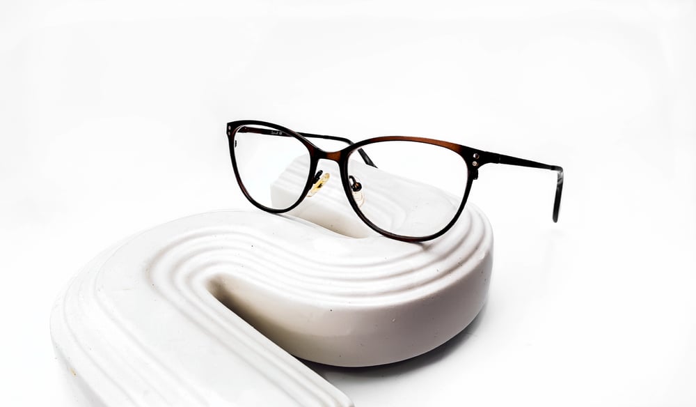 Optical Frame Design & Clear Lens Aesthetics