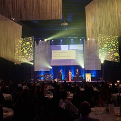 Erfahrene Moderatorin für Premium-Events, Galas & Preisverleihungen
