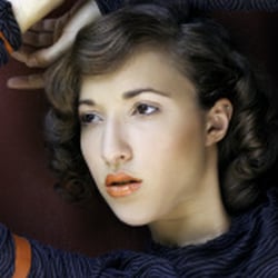Fotograf : Sylvievies , Outfit :Gy’Bell