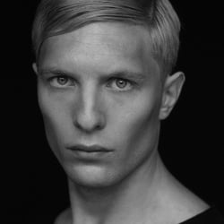 Grooming: Anna Tsoulcha, Fotograf: Marius Uhlig