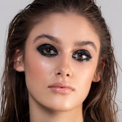 Model: Dana Remphorst Fotograf: Yannick Holzhauses  Kunde: Freie Strecke Shootingort: Düsseldorf Datum: März 2020 Styling, Hair