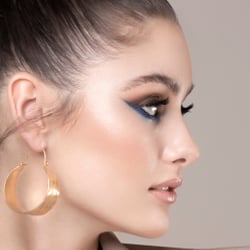 Model: Dana Remphorst Fotograf: Yannick Holzhauses  Kunde: Freie Strecke Shootingort: Düsseldorf Datum: März 2020 Styling, Hair