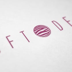Diseño de logotipo de la línea SOFT DERM para la firma de cosmética internacional ATACHE s.a.