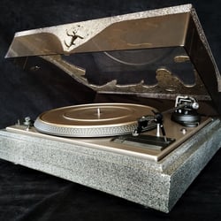 Turntable / Plattenspieler ‚The dancing Gost of the Sea‘ a