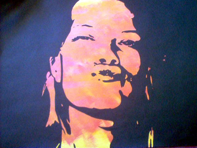 portraitmalerei auf tapete in acryl und mit lackstiften