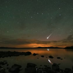 Meteor über dem Femundsee in Norwegen