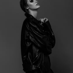 Model: Dana Remphorst Fotograf: Yannick Holzhauses  Kunde: Freie Strecke Shootingort: Düsseldorf Datum: März 2020 Styling, Hair