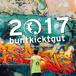 Buch : bunt kickt gut – internationale straßenfussball liga Kalender 2017