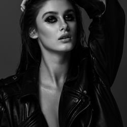Model: Dana Remphorst Fotograf: Yannick Holzhauses  Kunde: Freie Strecke Shootingort: Düsseldorf Datum: März 2020 Styling, Hair