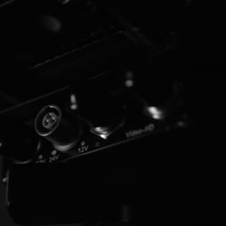 Connection to the cam with 12 Volt or 24 Volt