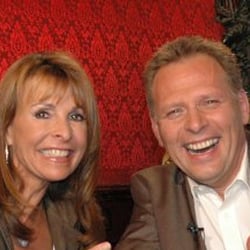 Moderator benny Schnier mit Talkgast Ireen Sheer