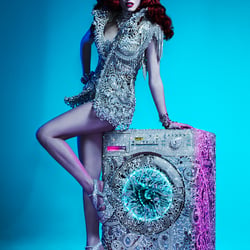Werbung: Bauknecht / Foto: Thomas Sing / Styling: Lorand Lojos / Make-up: Daniela Schatz