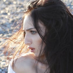 Strand. Die perfekte Frau – stark und sinnlich.