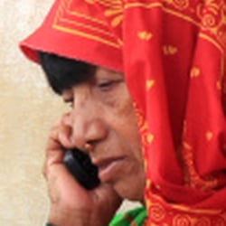 kuna woman with cell phone