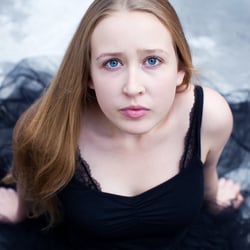 Actress Kira Eggert