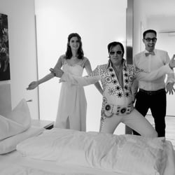 Brautpaar mit Elvis