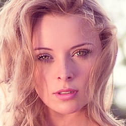 Foto & Retouch: Hart Worx  Model: Aleksandra Nagel  Hair & Make-Up + Styling: von mir / Musitowski Styling&Design
