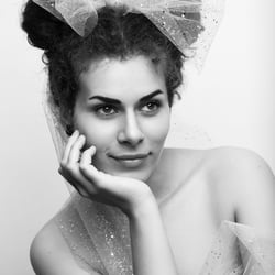 Model: Sara A.