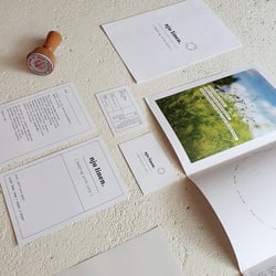 Nju Linen Branding – Stationery, Leporello, Postkarten / Dankeskarten, Visitenkarten, Stempel