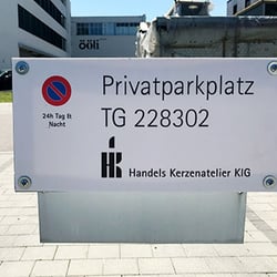 Parkplatzschild für Handels Kerzen Atelier