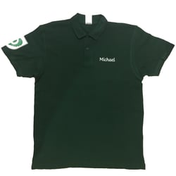 Poloshirt mit Flexdruck auf Brust und gedrucktem Wappen auf Ärmel