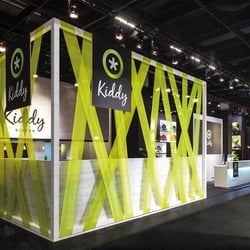 Konzept und Design eines modeularen Messestandes