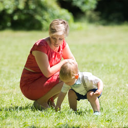 Mutter mit Kind im Spreewald