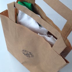 Tüte mit T-Shirt