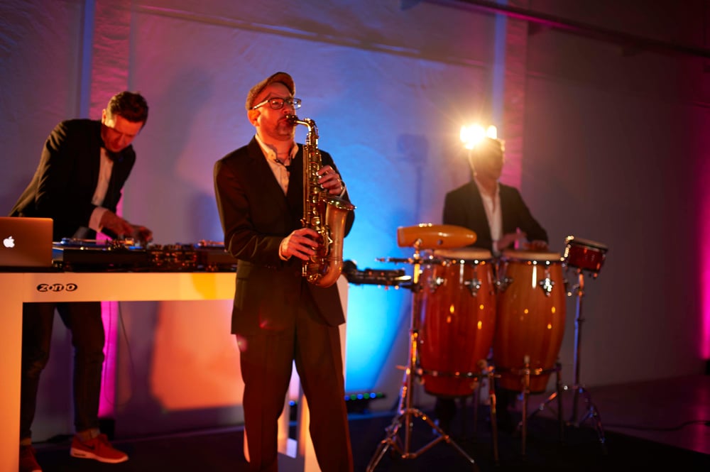 DJ und Saxophonist