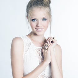young bride  Fotografin: Marisa Fernandes Haar- und Make-up Styling: von mir Fashionstyling: von mir