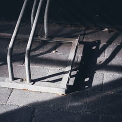 Schatten und Bügel