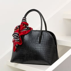produktfoto-handtasche-schwarz-rot-accessoire-ulrich-roth